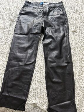 Old Navy Women’s Black Relaxed Faux Leather Jeans